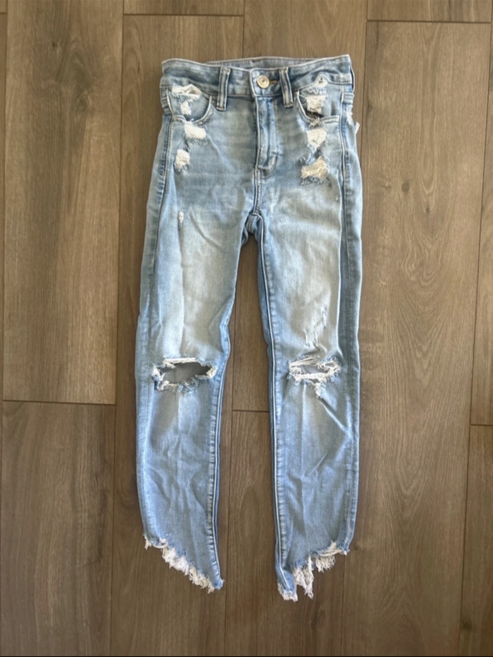 Women’s Light Blue Cropped Distressed Skinny Jeans